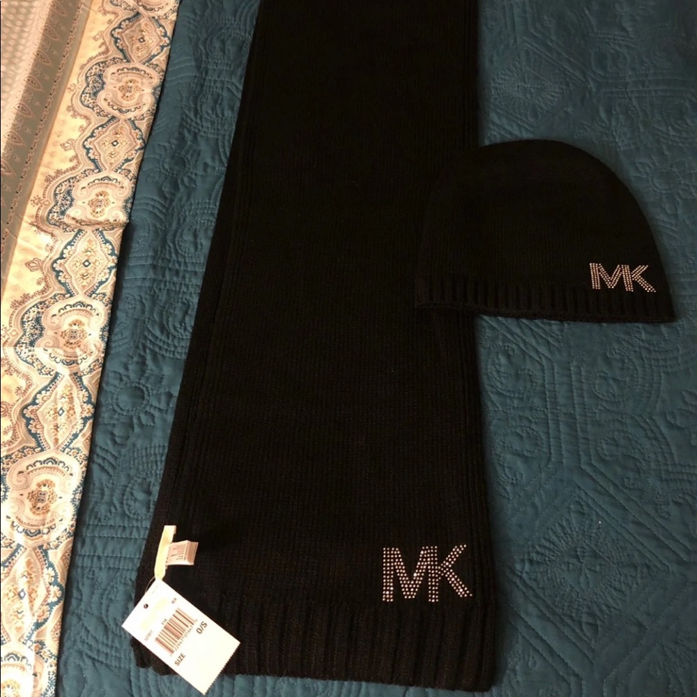 Michael Kors hat am scarf set